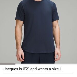 Men's Lululemon Licensed to Train Navy Blue T-Shirt
Size Large